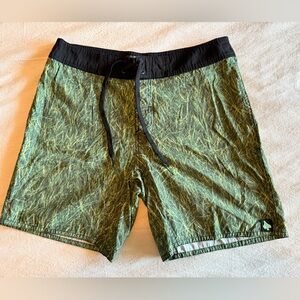 Leafy Green Men's Hybrid Shorts Size 31